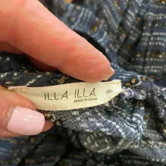 Illa Illa Women's Short Sexy Side Cut Out Peep Rayon Dress size small Cute! - Picture 5 of 11